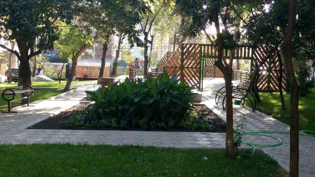 Apartment In The Center Of Yerevan By The Republic Square ภายนอก รูปภาพ